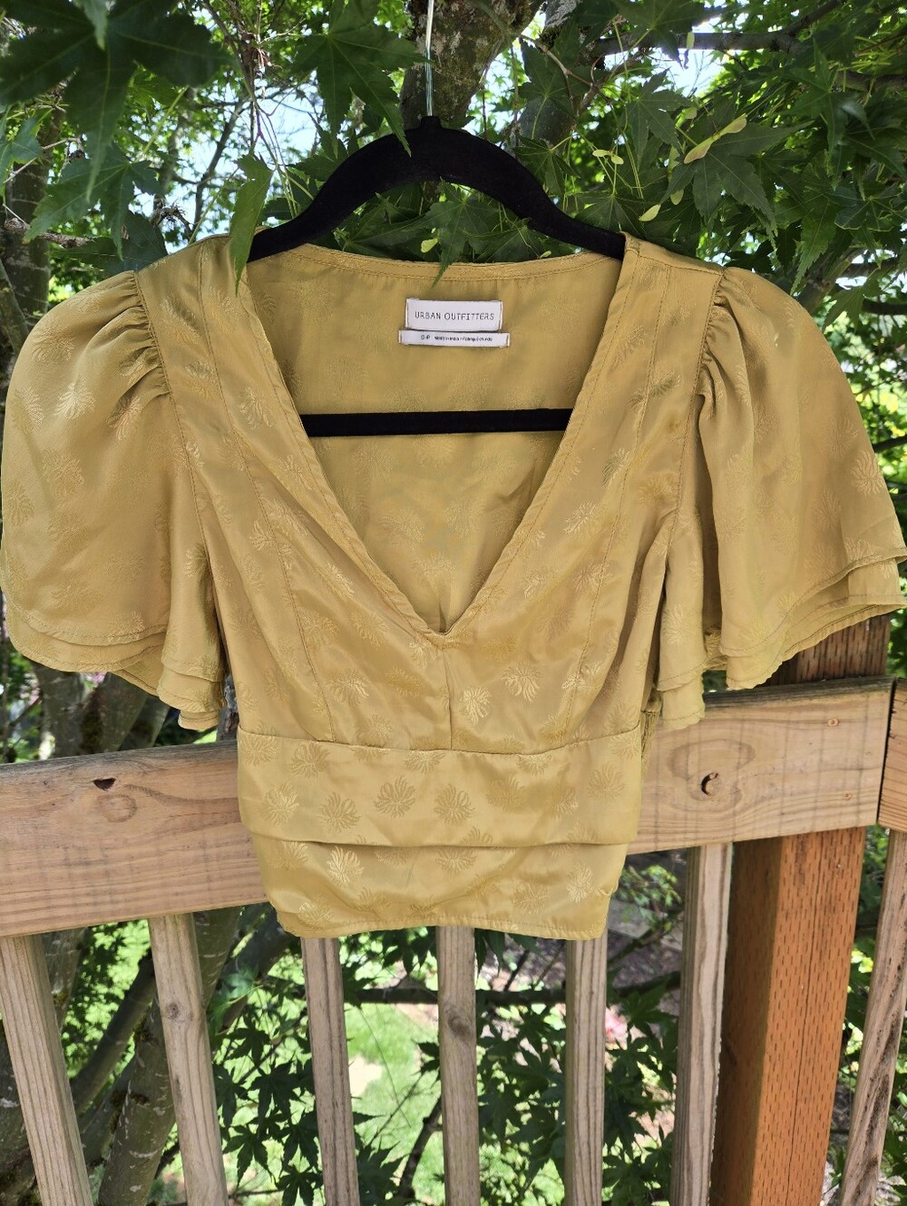 Urban Outfitters Webster Jacquard Flutter Sleeve Gold Crop Top - S